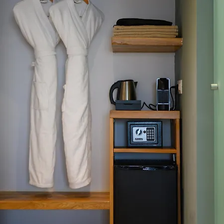 Eleals Boutique Perama