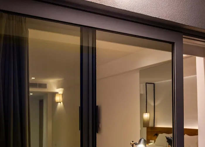 Eleals Boutique 4* Perama
